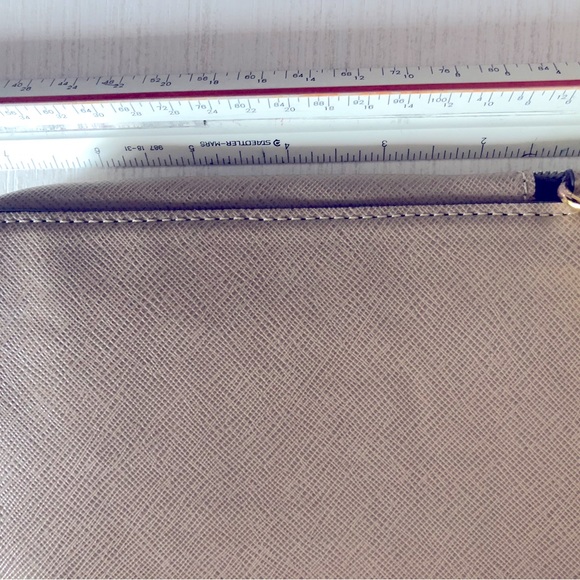 Small flat crossbody handbag, perfect shape! - Picture 3 of 3